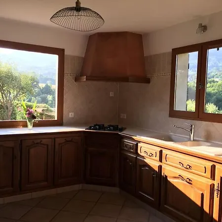 « le Faucon Pelerin » Vue Magnifique Au Calme Nyaraló Le Lautaret